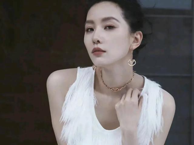 刘诗诗将5%股权转让给吴奇隆，离婚传闻又要实锤了？？？ 